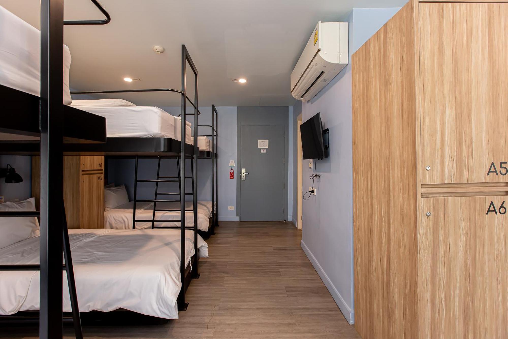 Simply Sleep Hostel Bangkok Esterno foto