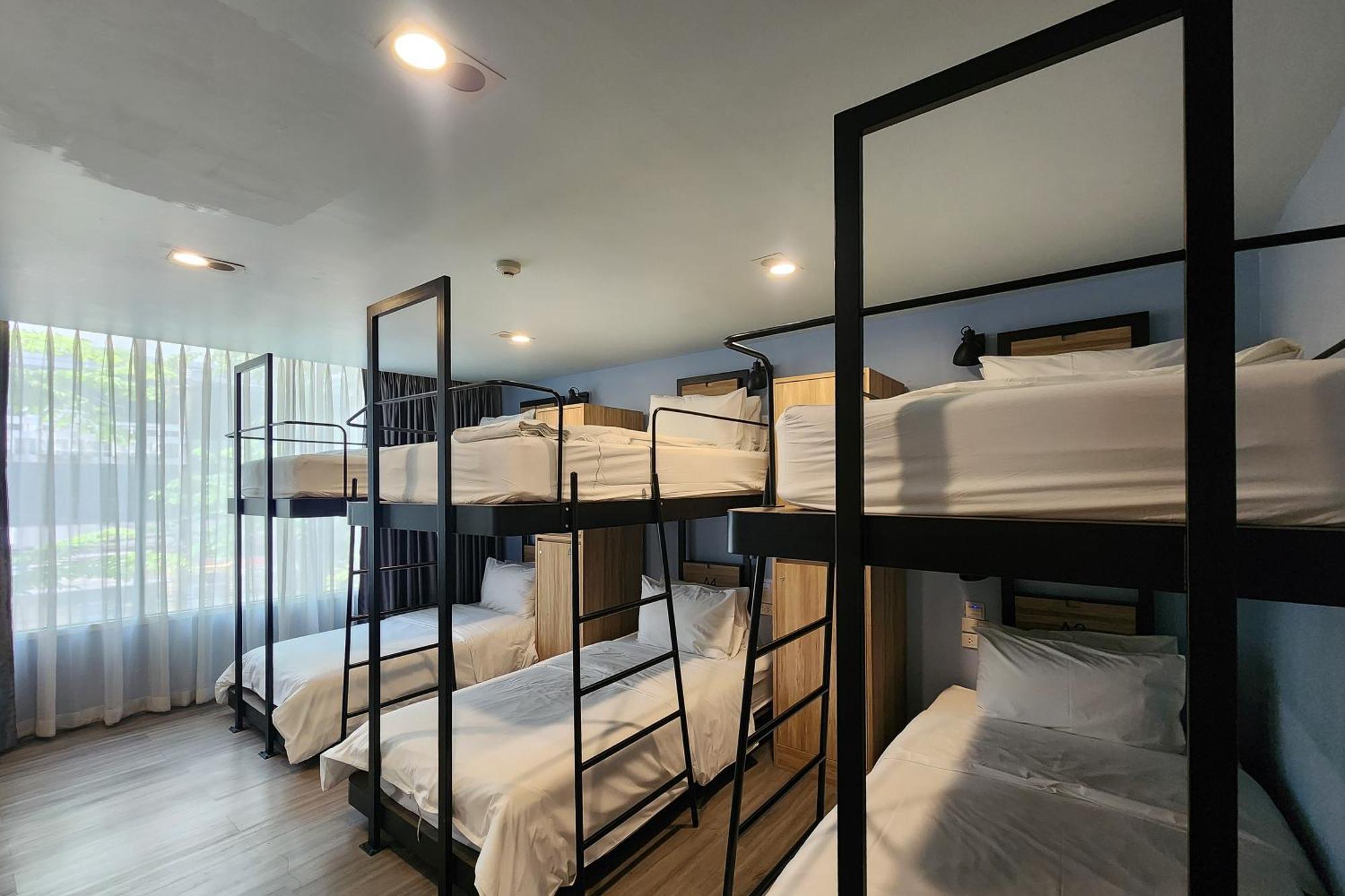 Simply Sleep Hostel Bangkok Esterno foto