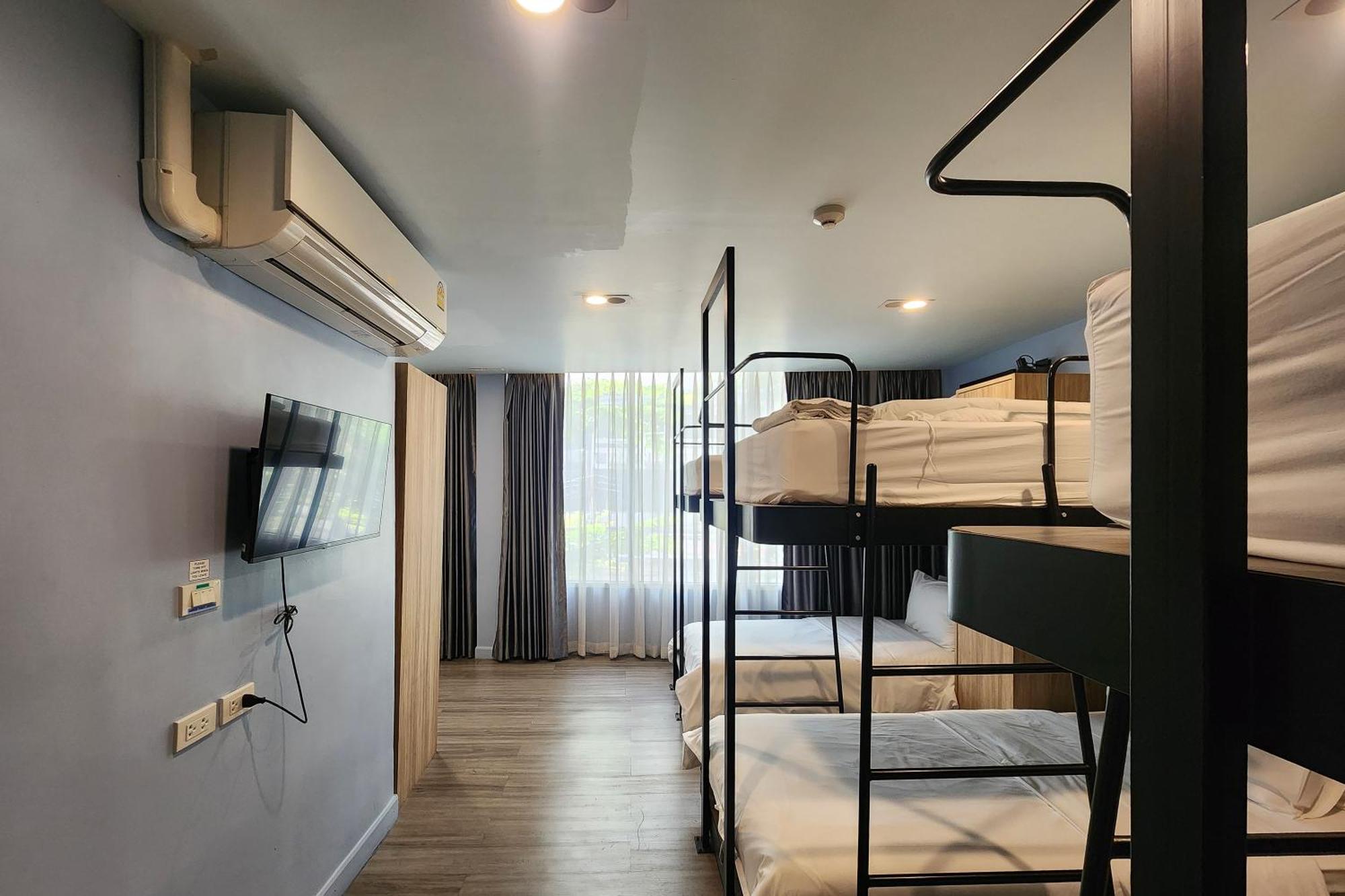 Simply Sleep Hostel Bangkok Esterno foto