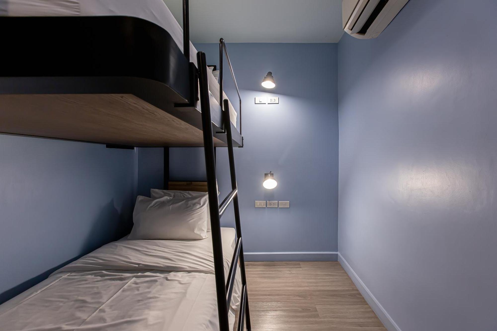Simply Sleep Hostel Bangkok Esterno foto